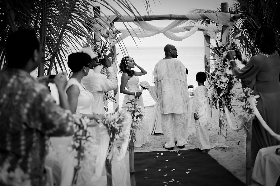 Mauritius wedding ceremony on the beach at LeTelfair